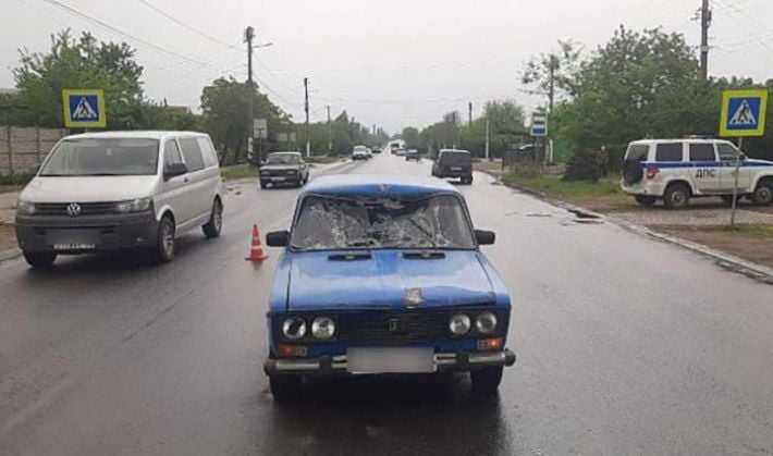 В оккупированном Мелитополе водитель ВАЗа сбил на зебре пожилого мужчину