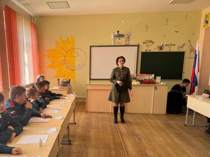 Оккупанты ввели дресс-код в мелитопольских школах - СССР отдыхает (фото)