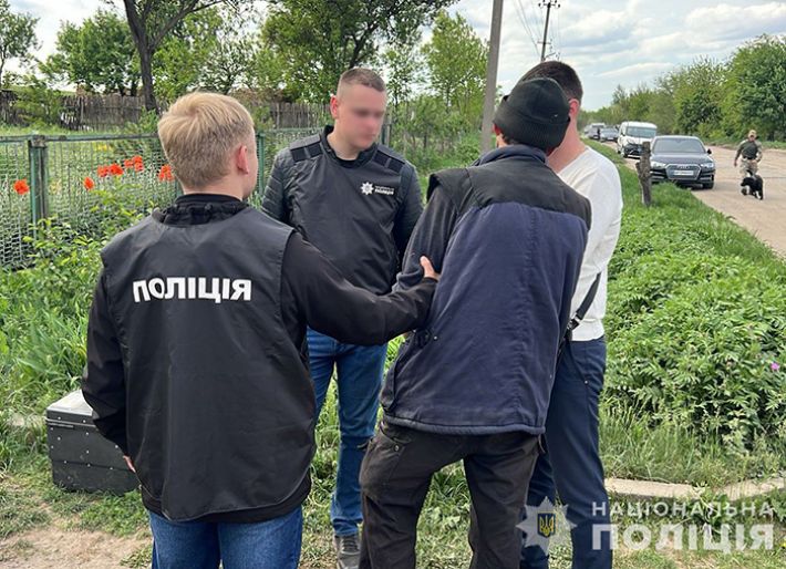 В Запорожской области полицейские задержали мужчину, который сбывал оружие и боеприпасы (фото)