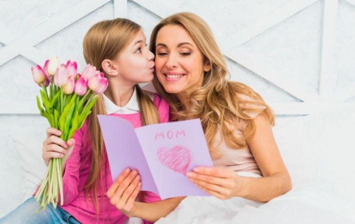День матери: топ-10 крутых подарков по цене до 1000 грн