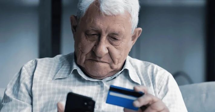 Які проблеми виникають під час проведення ідентифікації пенсіонерів-ВПО в Мелітополі та як їх вирішити