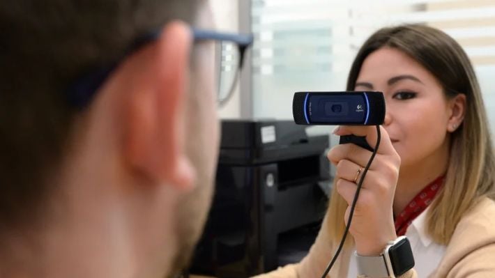 Слепок лица и образец голоса: мелитопольцев заставят сдавать биометрические данные при покупке СИМ-карт