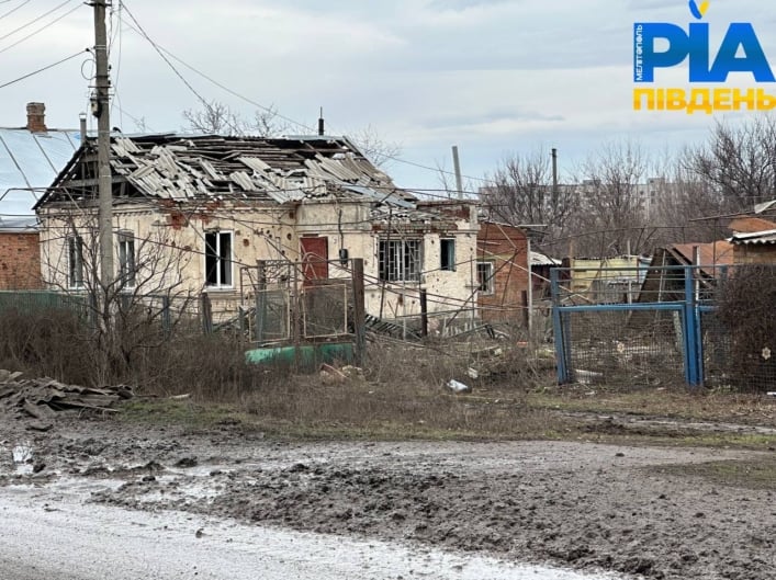 В Орехове разрушено 90 процентов домов, как выживают люди на линии огня (видео, фото)