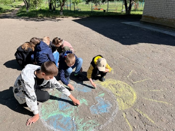 дети рисуют