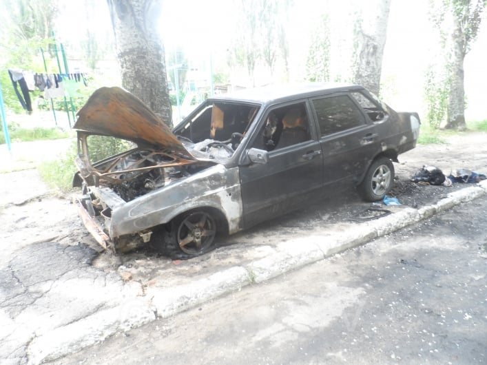 Сгоревший автомобиль на ул. Гризодубовой