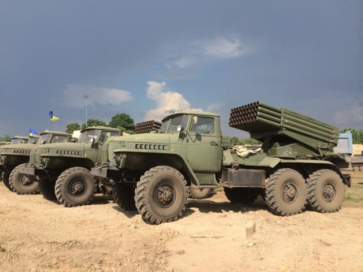 На восток Украины прибыла тяжелая военная техника.