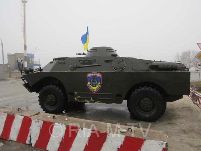 Южный блокпост усилили БРДМом и киевскими бойцами