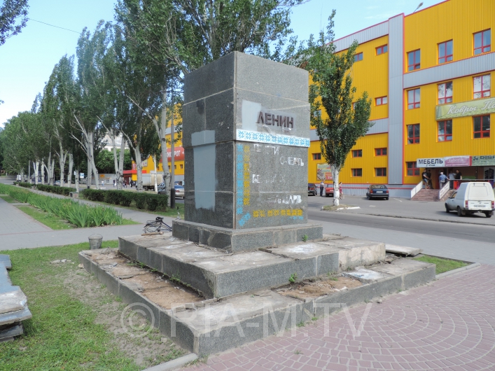 Постамент Ленина внизу на ц.рынке