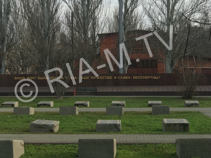 Варвары на Братском кладбище