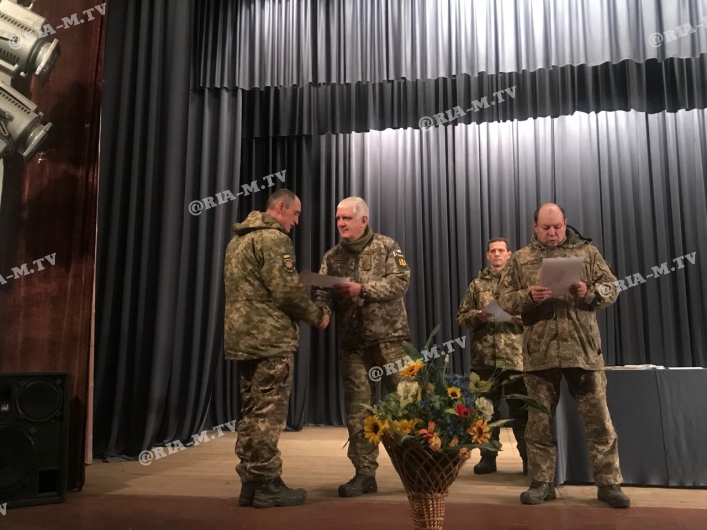 Бойцам мелитопольской теробороны вручили Президентские награды