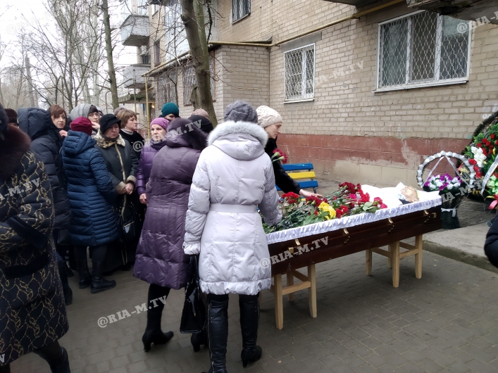 Похороны Онищенко возле подьезда