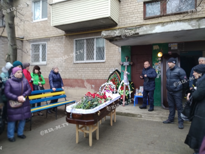 Похороны Онищенко возле подьезда