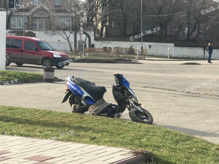 Мотоцикл на дороге