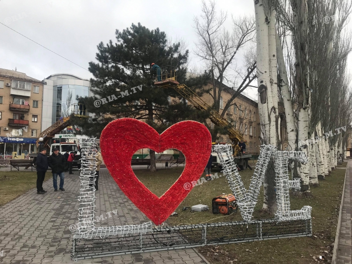 Сердце инсталляция в центре города