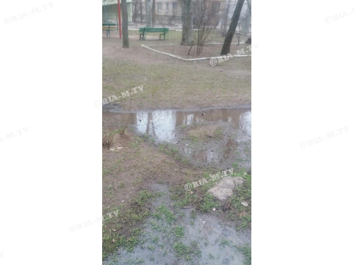 Стоки затопили в парке