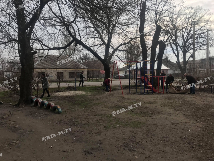 Детская площадка в парке железнодорожников