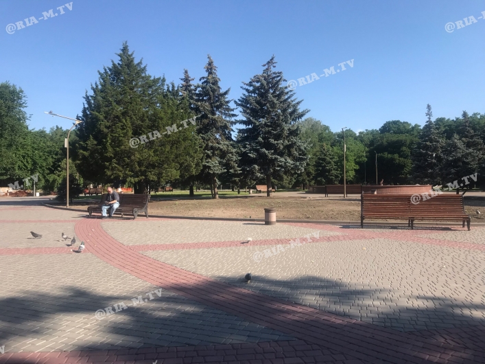Лавочки в парке Горького