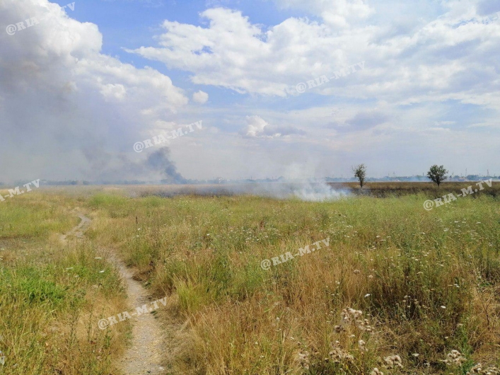 Поле горит в Мелитополе