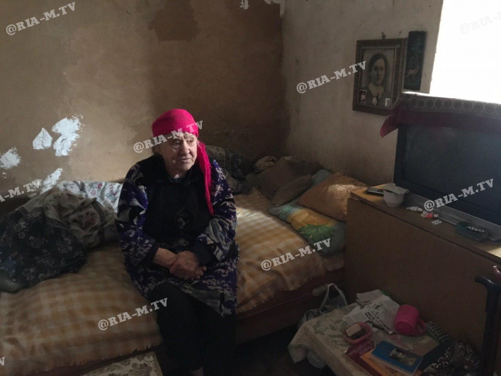 Бабушка сдает в аренду свой дом