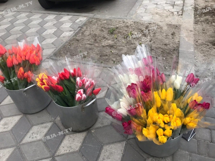 Цветы 8 марта рынок