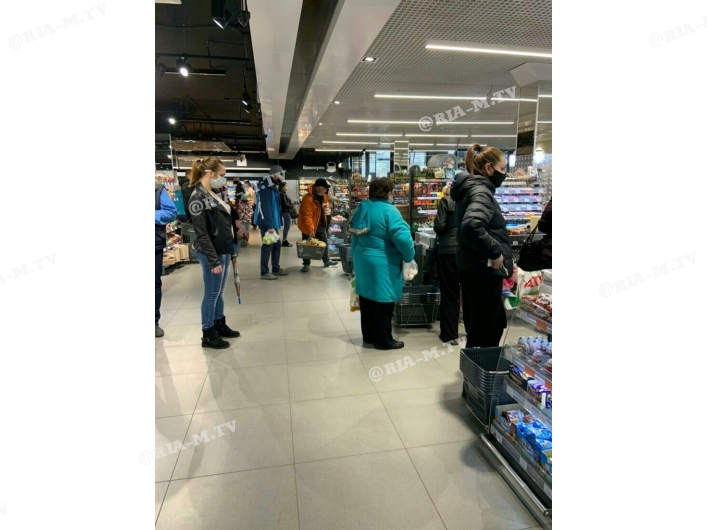 Супермаркеты забиты покупателями