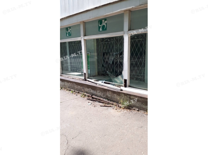 Ощадбанк разбито окно в Мелитополе