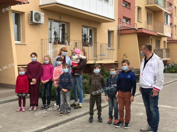 Поздравление детей сирот в Мелитополе
