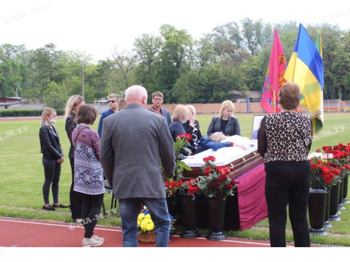Похороны на стадионе в Мелитополе