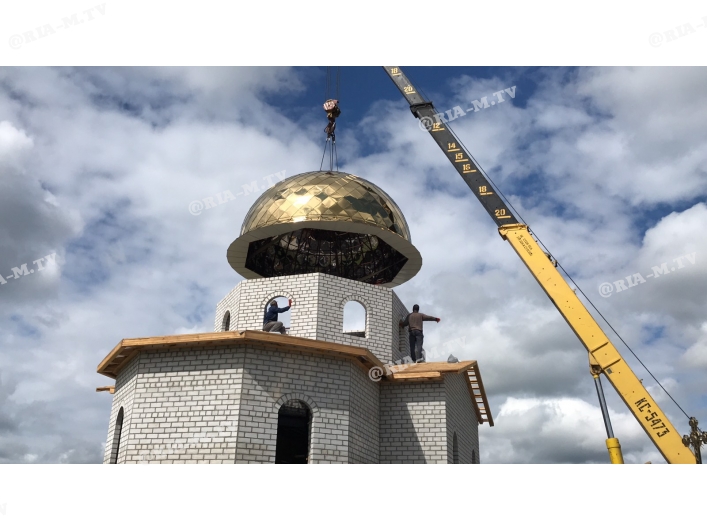 Купола устанавливают в церкви