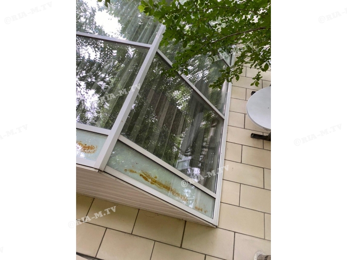 Окна разбиты в доме мэра