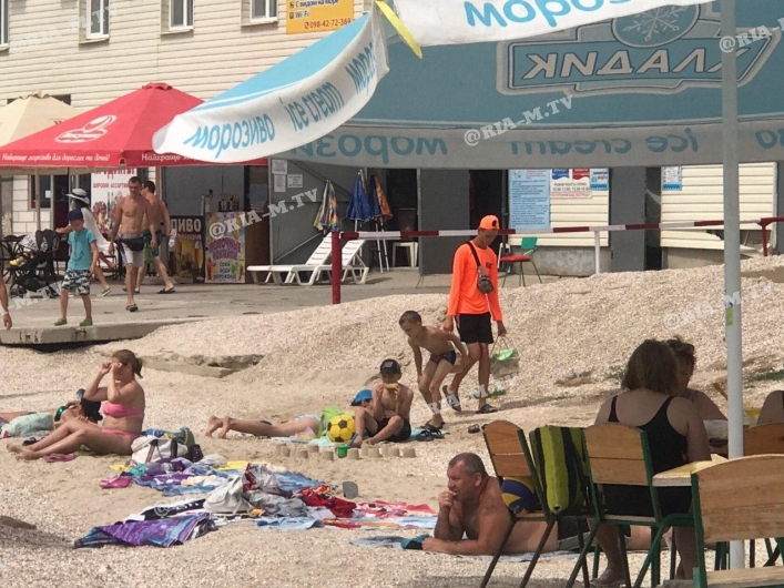 Пляж Кирилловка и отдыхающие