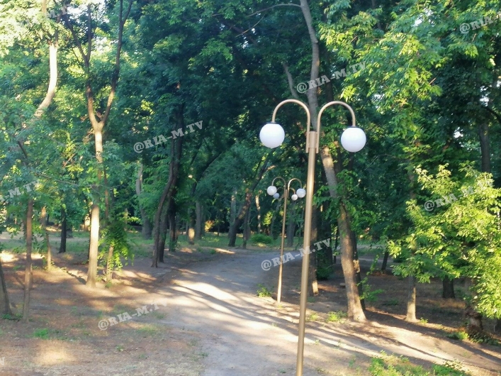 Эко-парк в Мелитополе подсветка