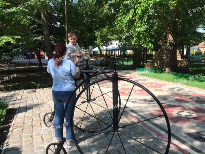 Парк Горького в Мелитополе велосипед