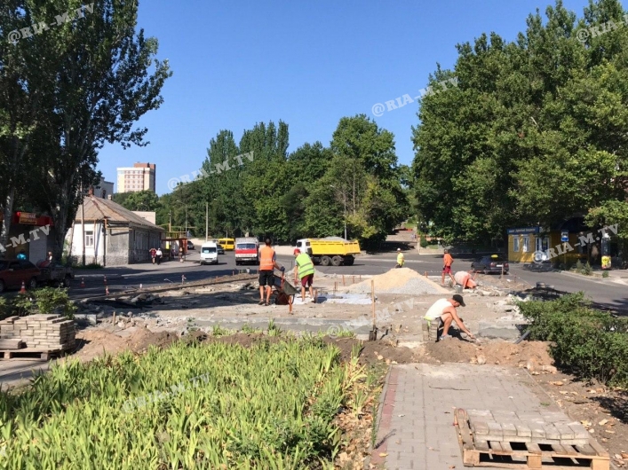 Сквер в Мелитополе ремонт дороги