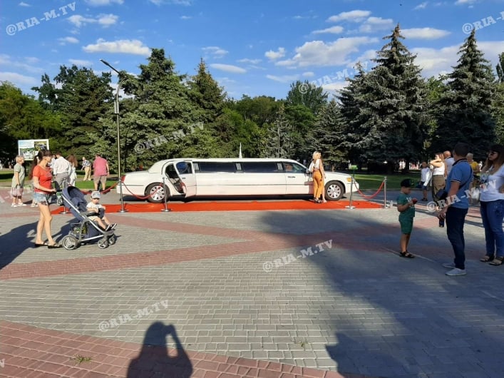 Выпускники в парке Горького