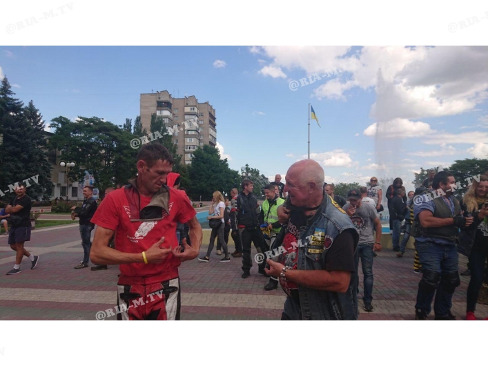 Байкеры на площади Победы