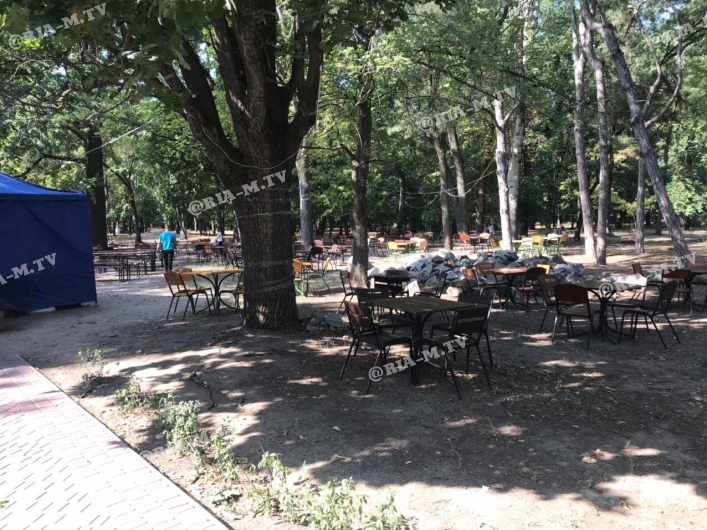 Парк Горького в Мелитополе гуляния