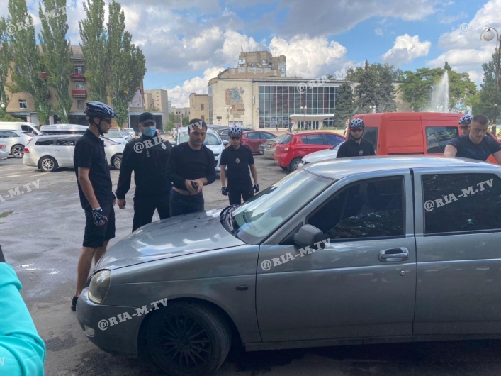 Задержание на площади в Мелитополе