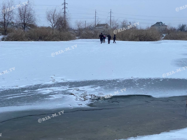 Лед в снегу на Горячке