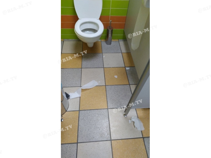 Туалет загажен на заправке