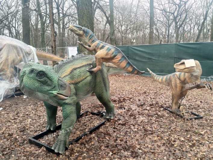 Выставка динозавров в парке