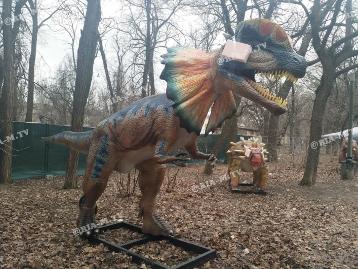 Выставка динозавров в парке