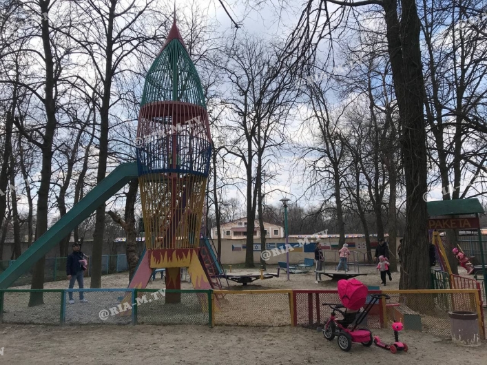 Детские площадки в парке
