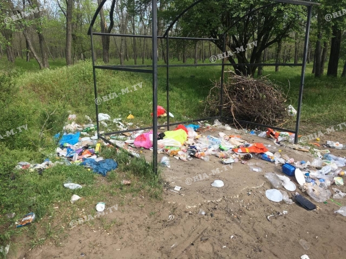 Лесопарк Мелитополь мусор