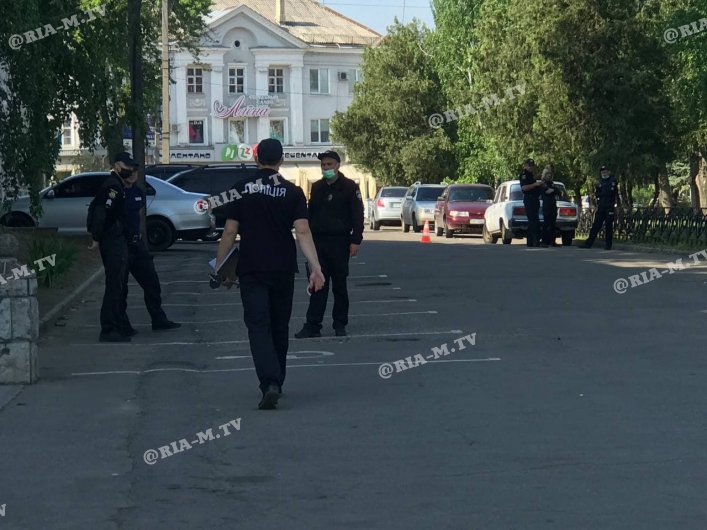 Полиция Мелитополь возле налоговой