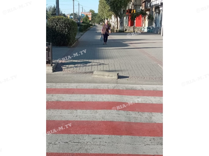 Мелитополь бордюр на тротуаре