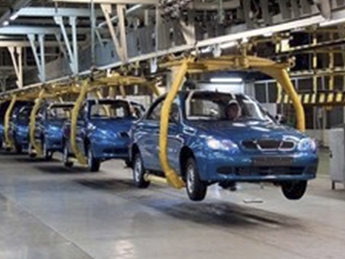 Производство автомобилей в Украине упало почти вдвое