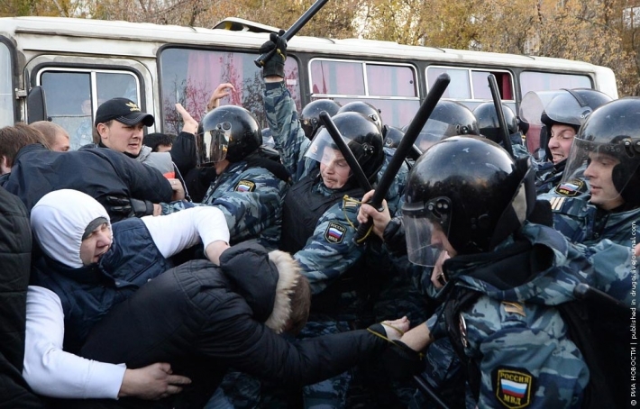 Беспорядки в Бирюлево: Число задержанных участников акции протеста достигло 380 человек