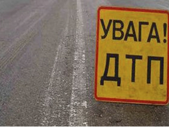 В Кировоградской области предпринимательница, сбив двух мужчин на мотоцикле, возмутилась повреждениями машины