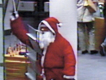 В Германии женщина в костюме Деда Мороза напала на два банка